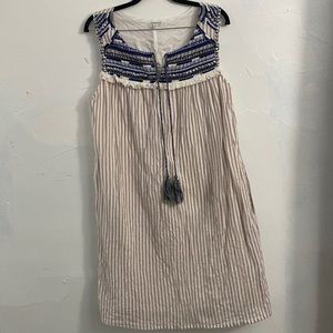 Very beautiful dress, very casual you can dress yourself for run to the super